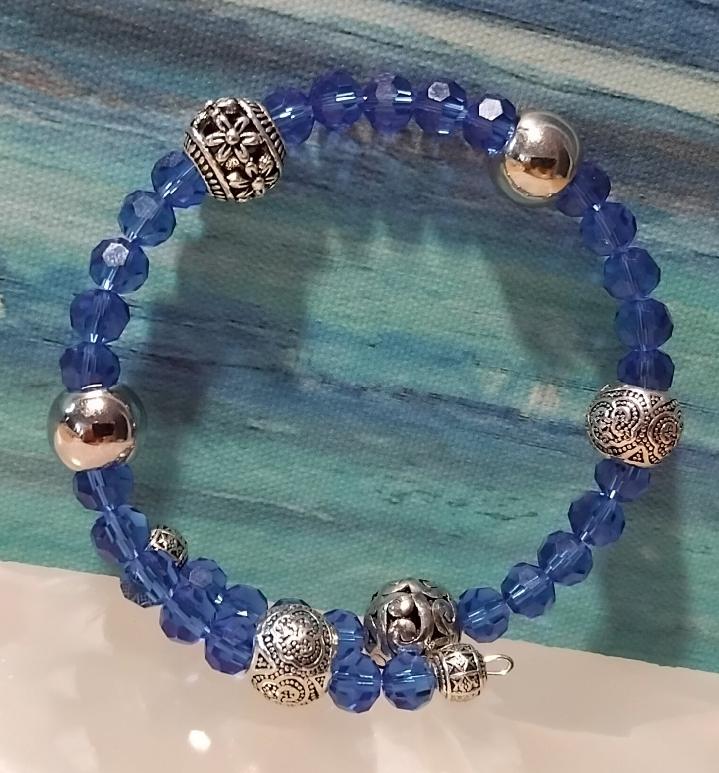 JF BLUE SILVERY SPARKLING CRYSTAL GLASS BRACELET