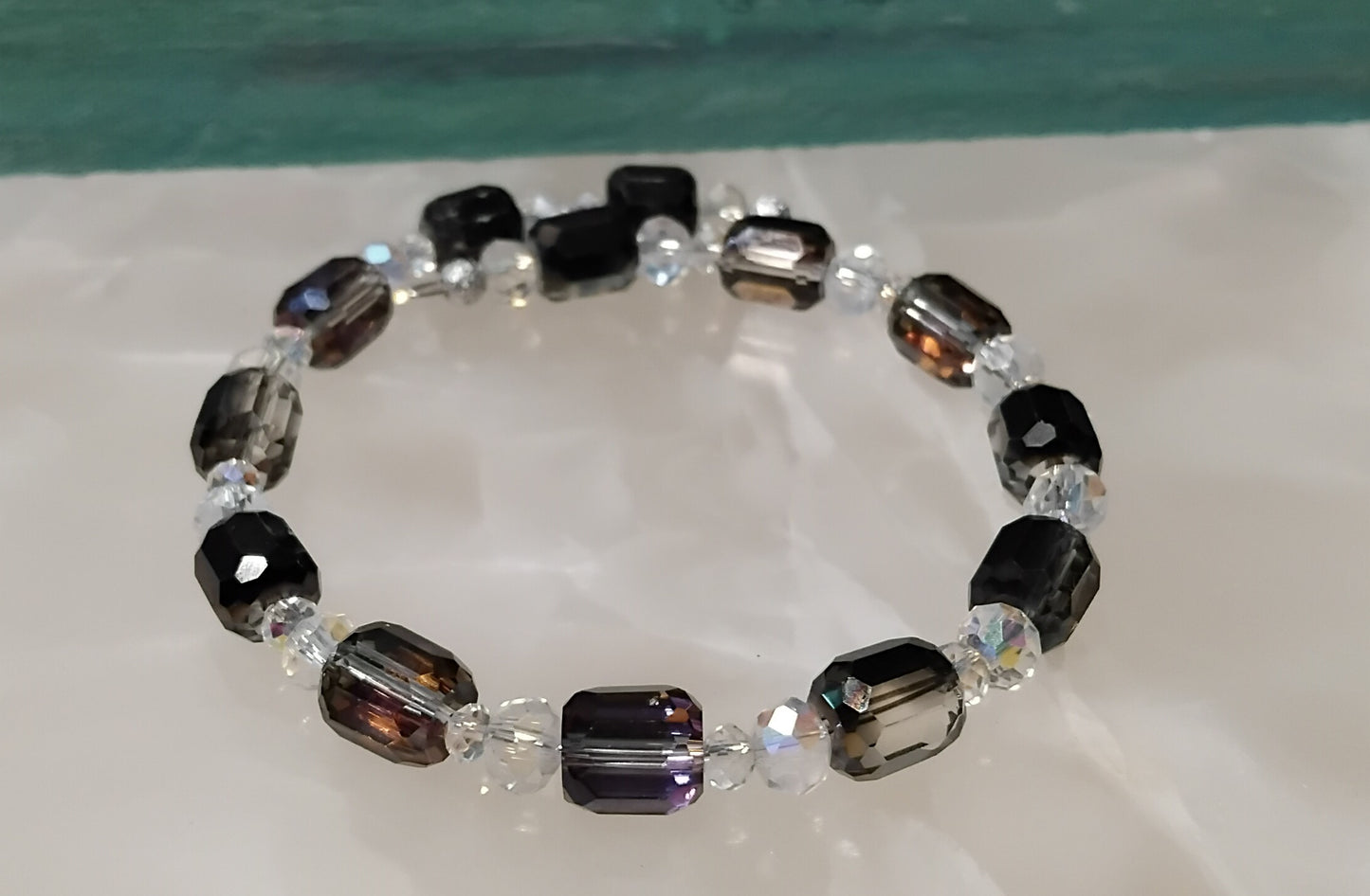 JF LUXURIOUS MULTIFACETED AB CRYSTAL GLASS BRACELET