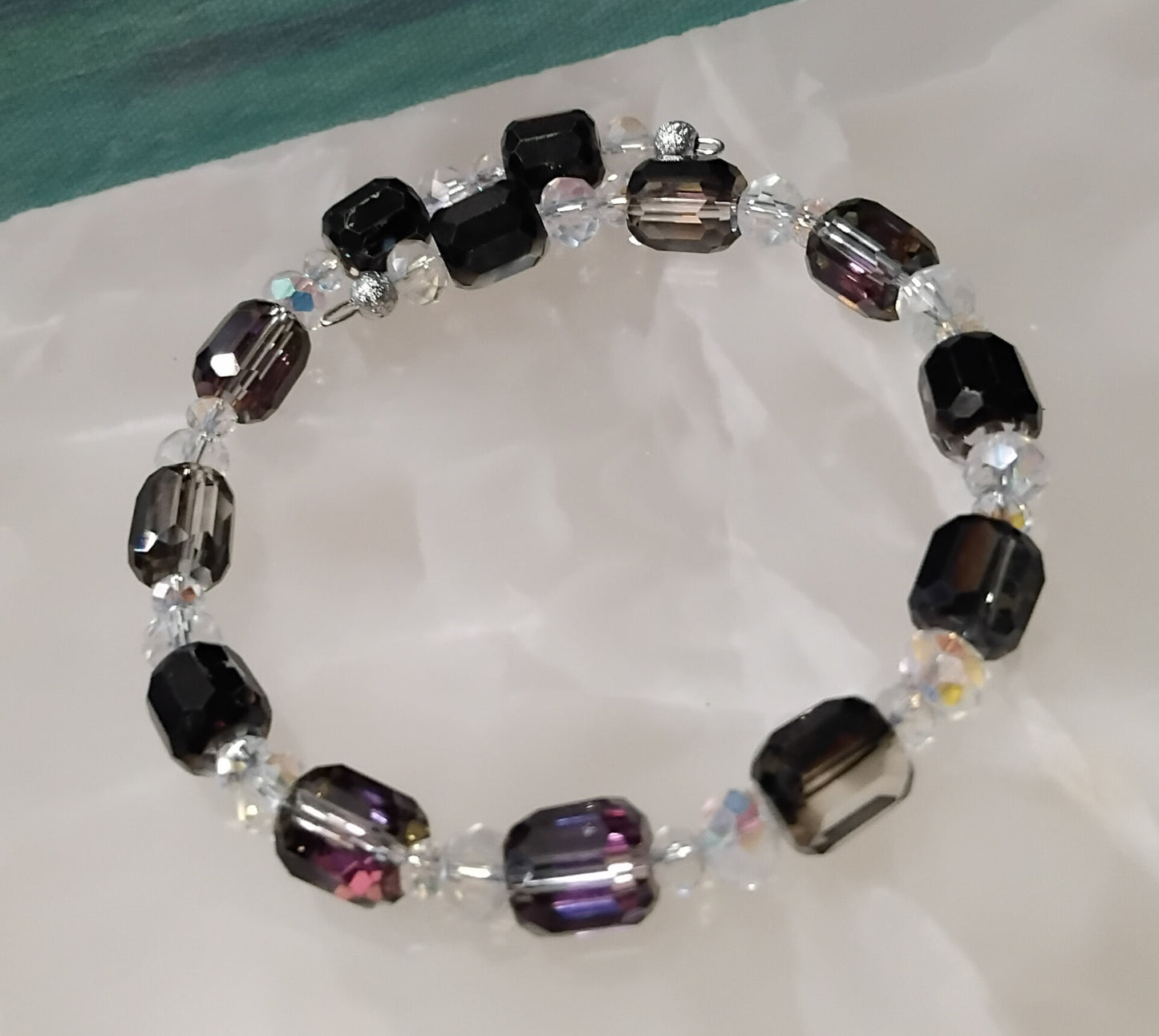 JF LUXURIOUS MULTIFACETED AB CRYSTAL GLASS BRACELET